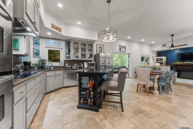 8733 Island Rd, St Francisville, LA 70775