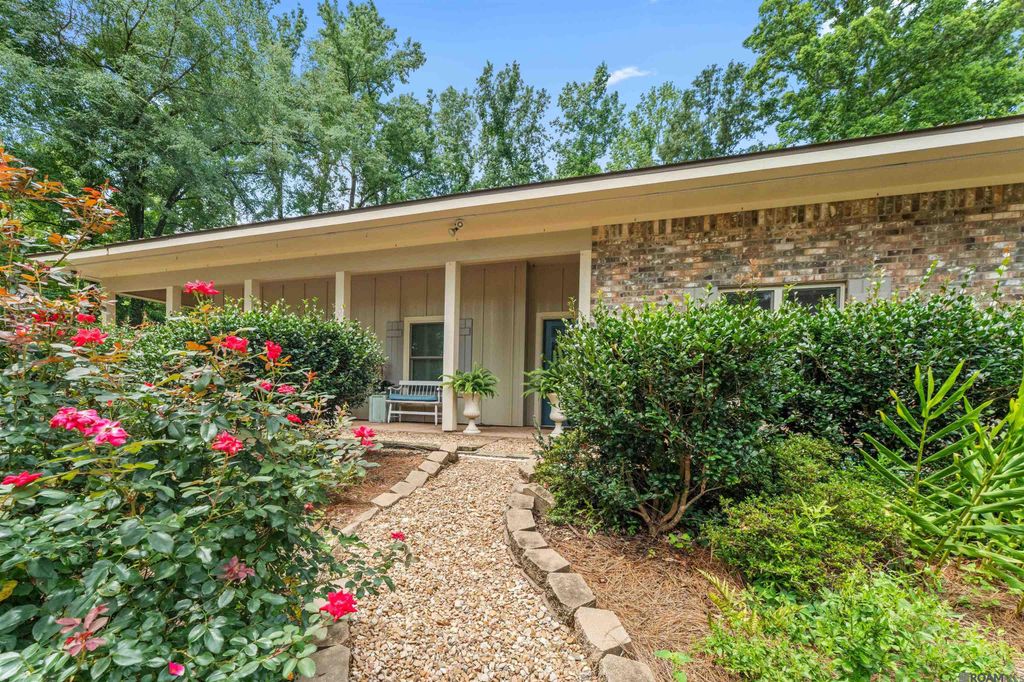 8733 Island Rd, St Francisville, LA 70775