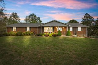 8051 Dorlac Road, Farmington, MO 63640