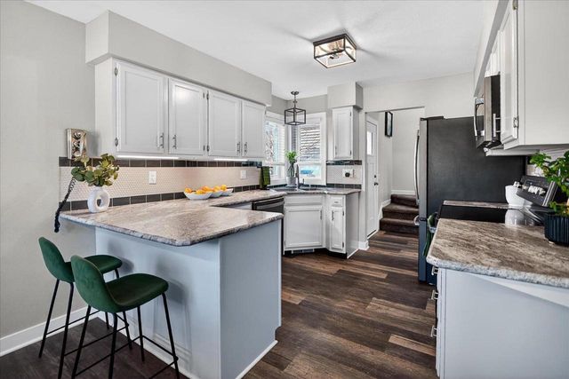 308 Castle Oaks Crossing, Waunakee, WI 53597