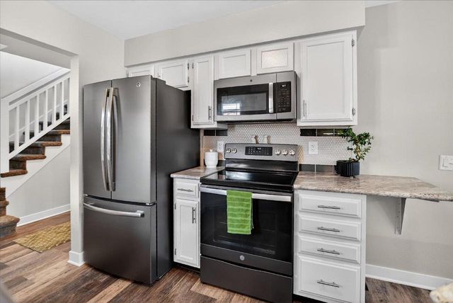 308 Castle Oaks Crossing, Waunakee, WI 53597