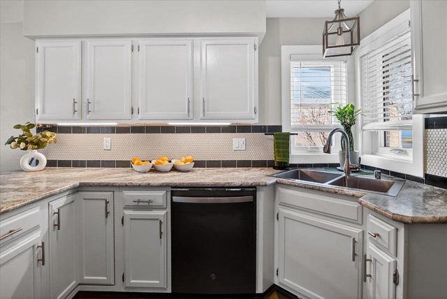 308 Castle Oaks Crossing, Waunakee, WI 53597