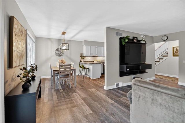 308 Castle Oaks Crossing, Waunakee, WI 53597