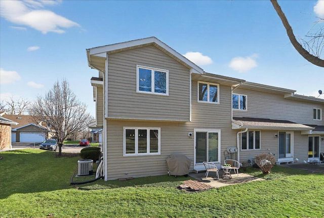 308 Castle Oaks Crossing, Waunakee, WI 53597