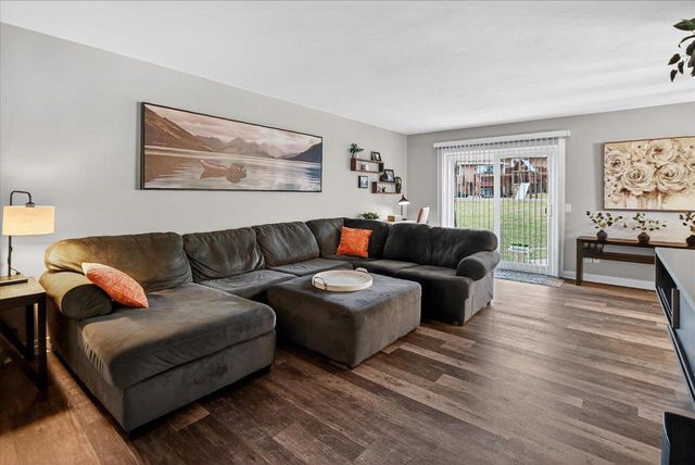 308 Castle Oaks Crossing, Waunakee, WI 53597