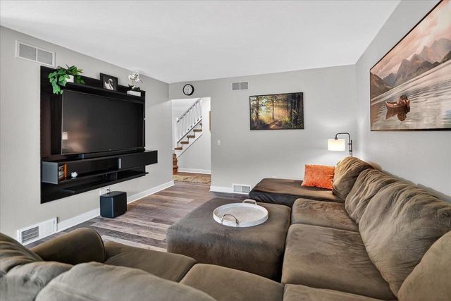 308 Castle Oaks Crossing, Waunakee, WI 53597