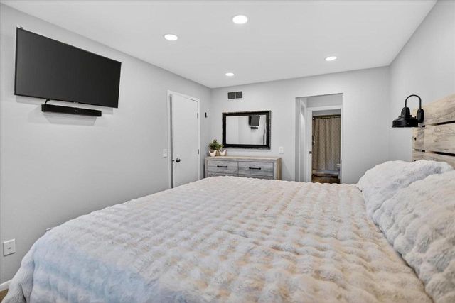 308 Castle Oaks Crossing, Waunakee, WI 53597