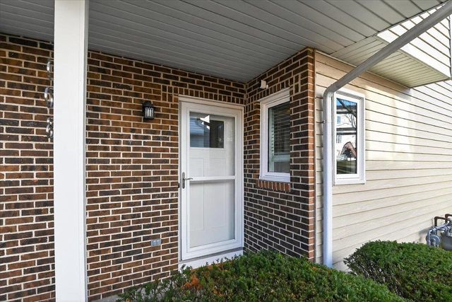 308 Castle Oaks Crossing, Waunakee, WI 53597