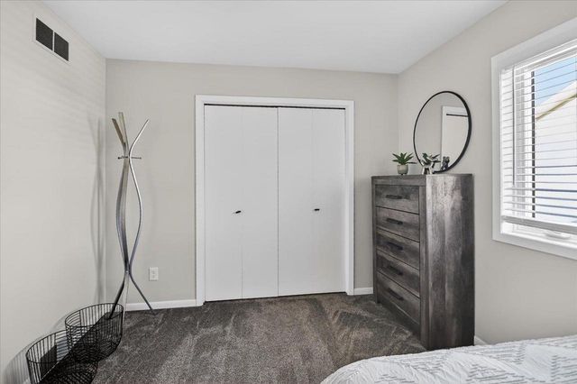 308 Castle Oaks Crossing, Waunakee, WI 53597