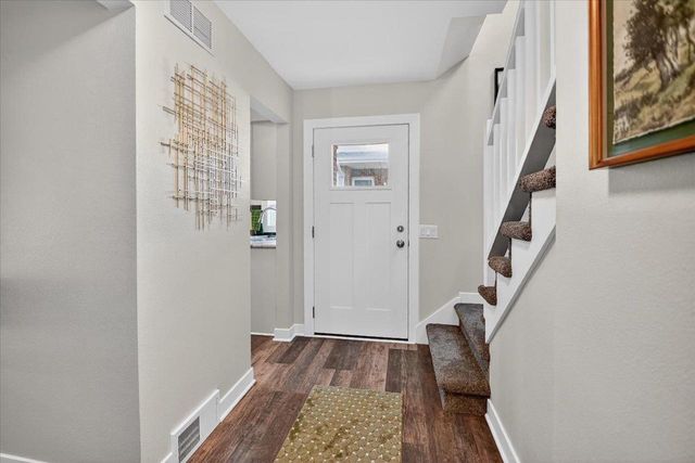 308 Castle Oaks Crossing, Waunakee, WI 53597