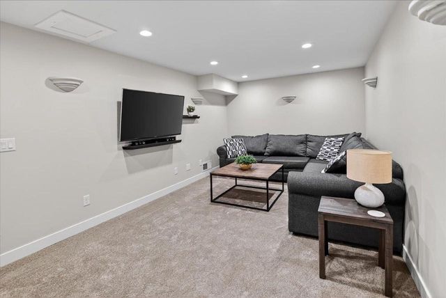 308 Castle Oaks Crossing, Waunakee, WI 53597