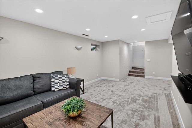 308 Castle Oaks Crossing, Waunakee, WI 53597