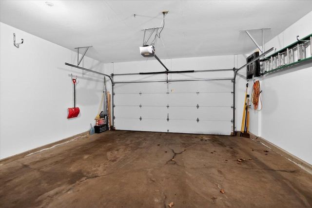 308 Castle Oaks Crossing, Waunakee, WI 53597