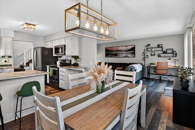 308 Castle Oaks Crossing, Waunakee, WI 53597