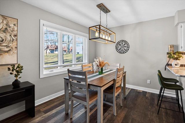 308 Castle Oaks Crossing, Waunakee, WI 53597