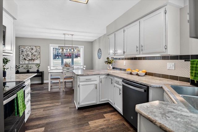 308 Castle Oaks Crossing, Waunakee, WI 53597