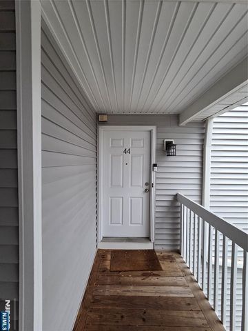 44 Fox Run Drive, Englewood, NJ 07631