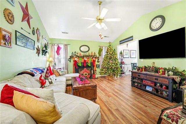 103 Wynbrook Court, Winston-salem, NC 27103