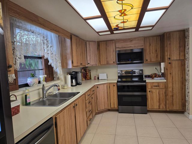 304 Knob Hill Boulevard, Boca Raton, FL 33431