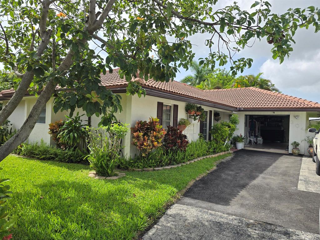 304 Knob Hill Boulevard, Boca Raton, FL 33431
