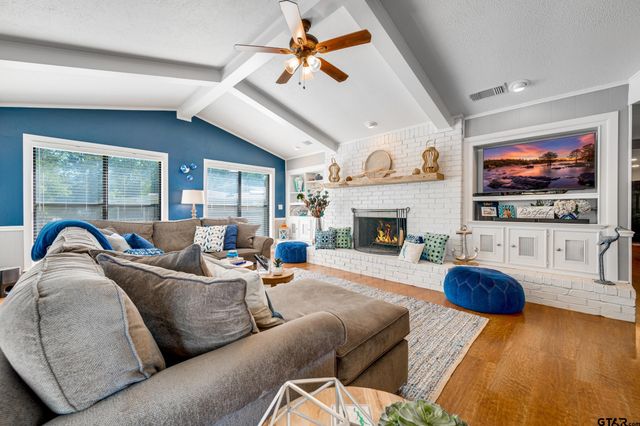 536 Wildewood Dr, Chandler, TX 75758