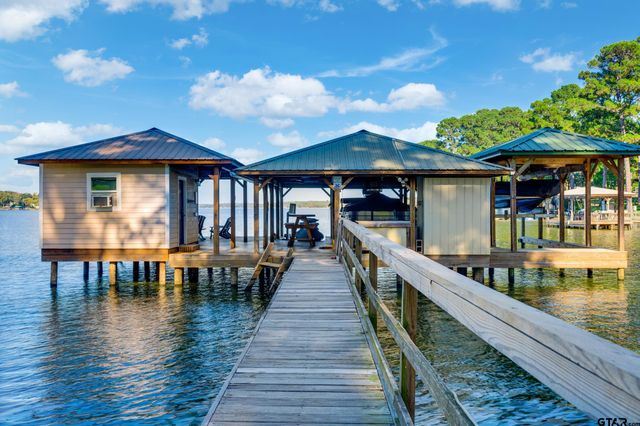 536 Wildewood Dr, Chandler, TX 75758