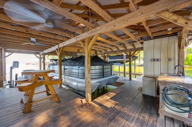 536 Wildewood Dr, Chandler, TX 75758