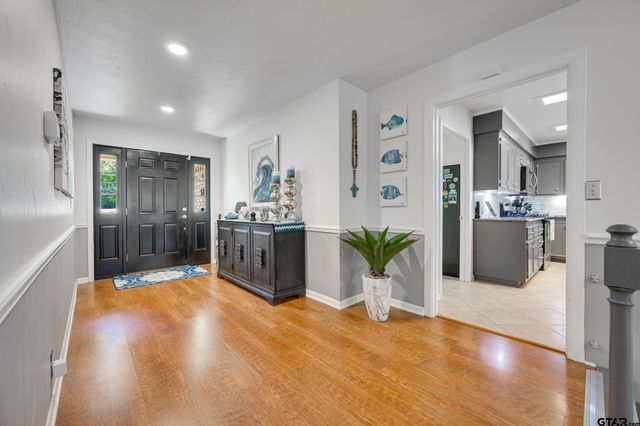 536 Wildewood Dr, Chandler, TX 75758