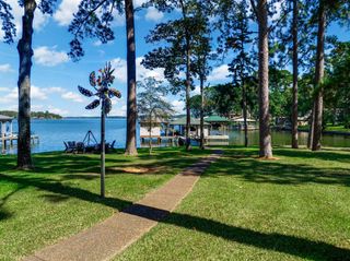 536 Wildewood Dr, Chandler, TX 75758