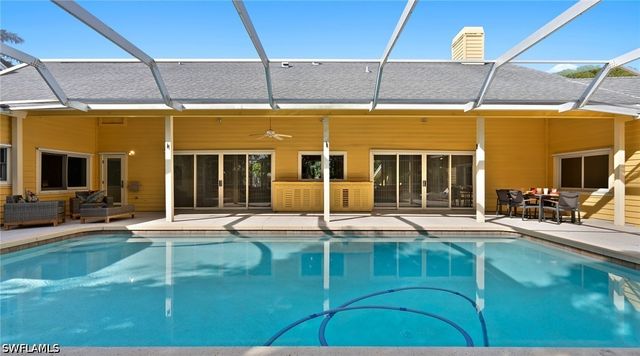 586 Yucca RD, Naples, FL 34102