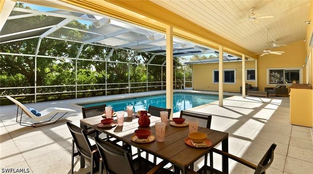 586 Yucca RD, Naples, FL 34102