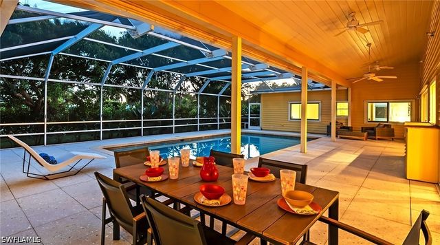 586 Yucca RD, Naples, FL 34102