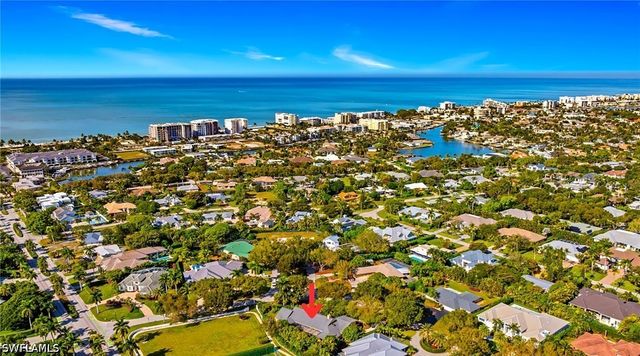 586 Yucca RD, Naples, FL 34102