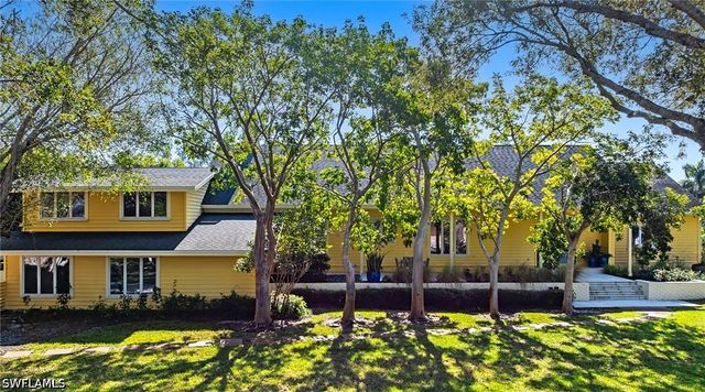 586 Yucca RD, Naples, FL 34102