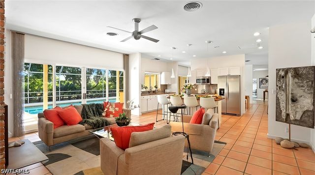 586 Yucca RD, Naples, FL 34102