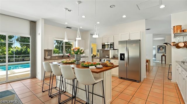 586 Yucca RD, Naples, FL 34102