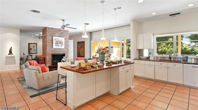 586 Yucca RD, Naples, FL 34102