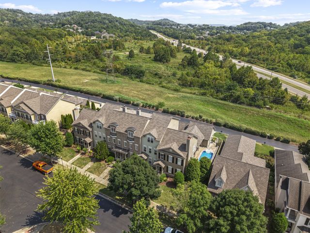 1438 Burnside Dr, Franklin, TN 37067