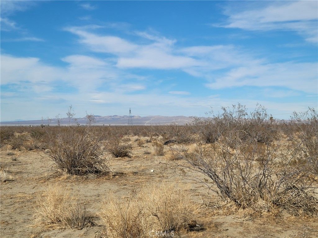 Image 4 of property listing at 0 South Street, Phelan, CA 92371