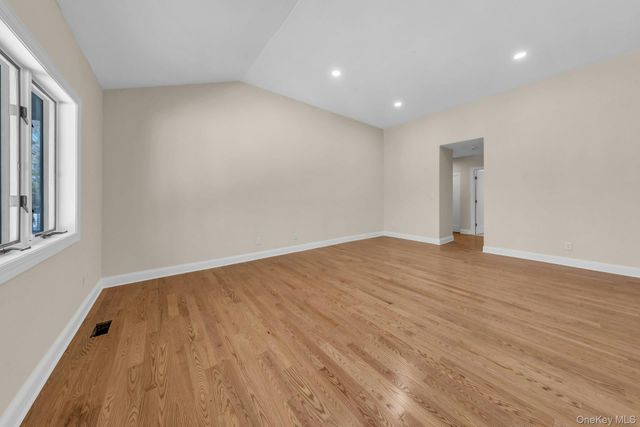 3 Willada Lane, Glen Cove, NY 11542