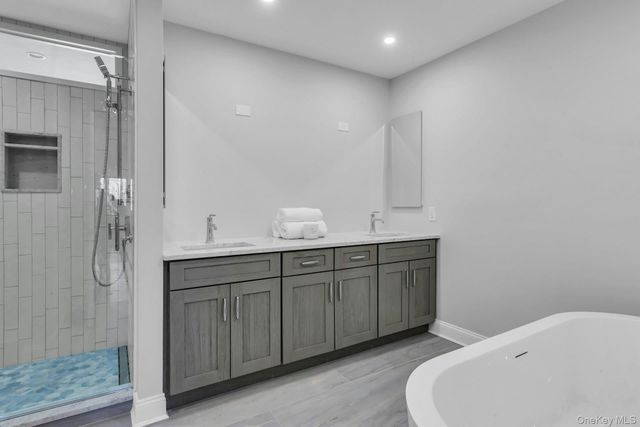 3 Willada Lane, Glen Cove, NY 11542