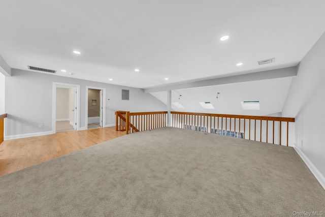 3 Willada Lane, Glen Cove, NY 11542