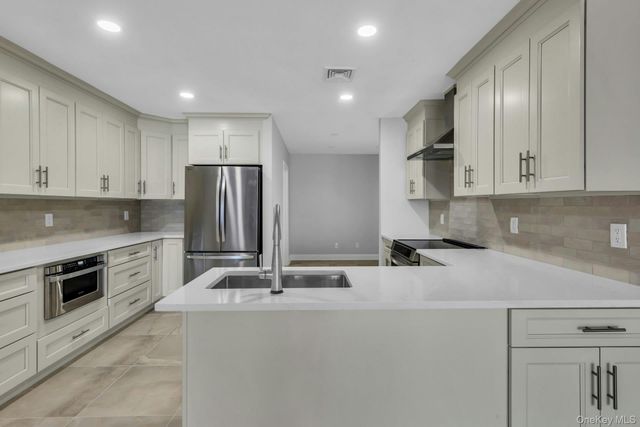 3 Willada Lane, Glen Cove, NY 11542