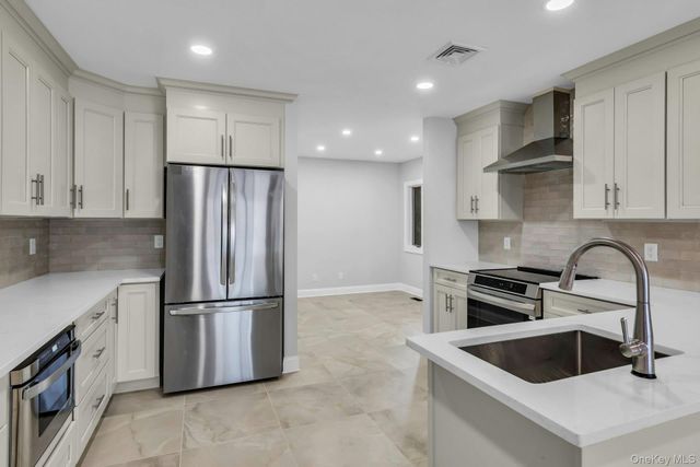 3 Willada Lane, Glen Cove, NY 11542