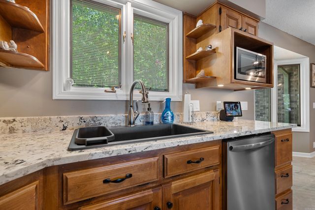 19 Ponferrada Way, Hot Springs Village, AR 71909