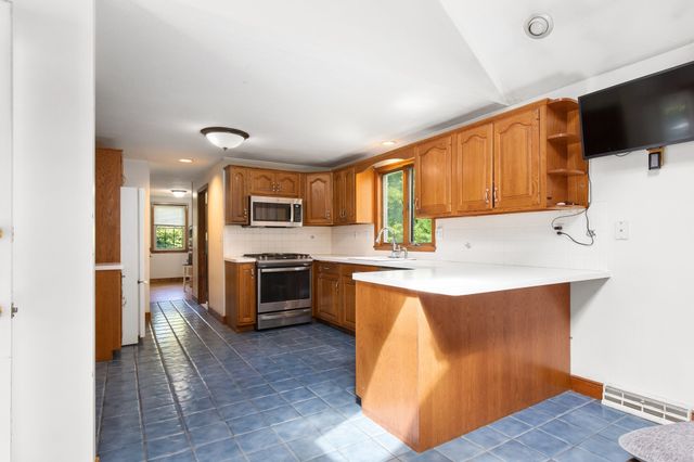 15 Johnson Rd, Avon, MA 02322