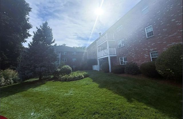 5 Karen Cir 17, Billerica, MA 01821