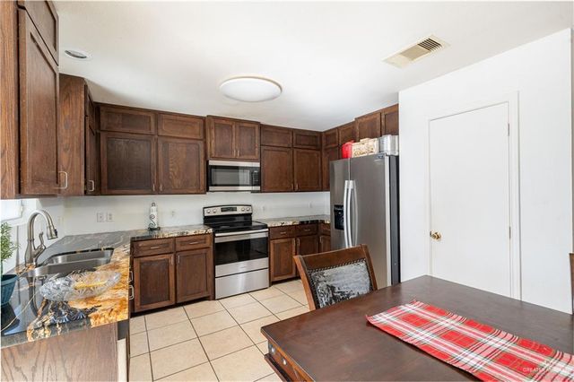 3808 Los Lagos Drive, Edinburg, TX 78542