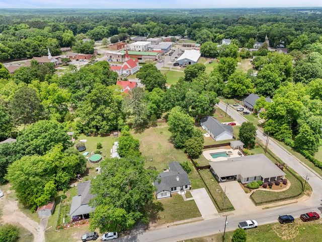 311 Folk Ave, Woodbury, GA 30293