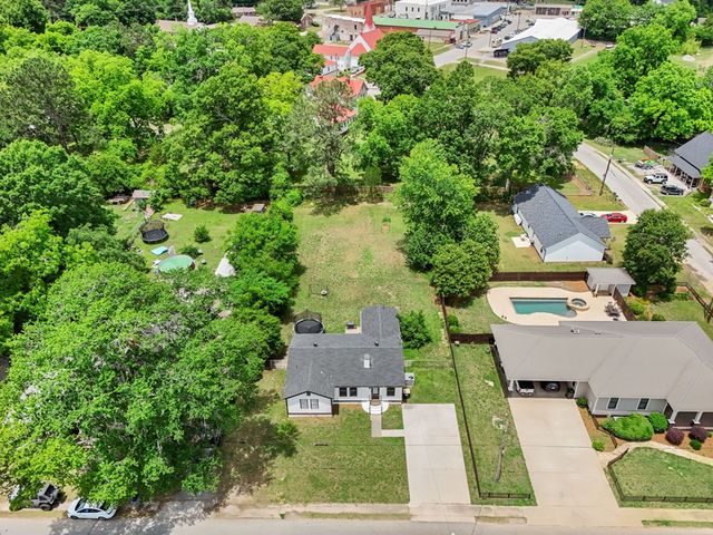 311 Folk Ave, Woodbury, GA 30293